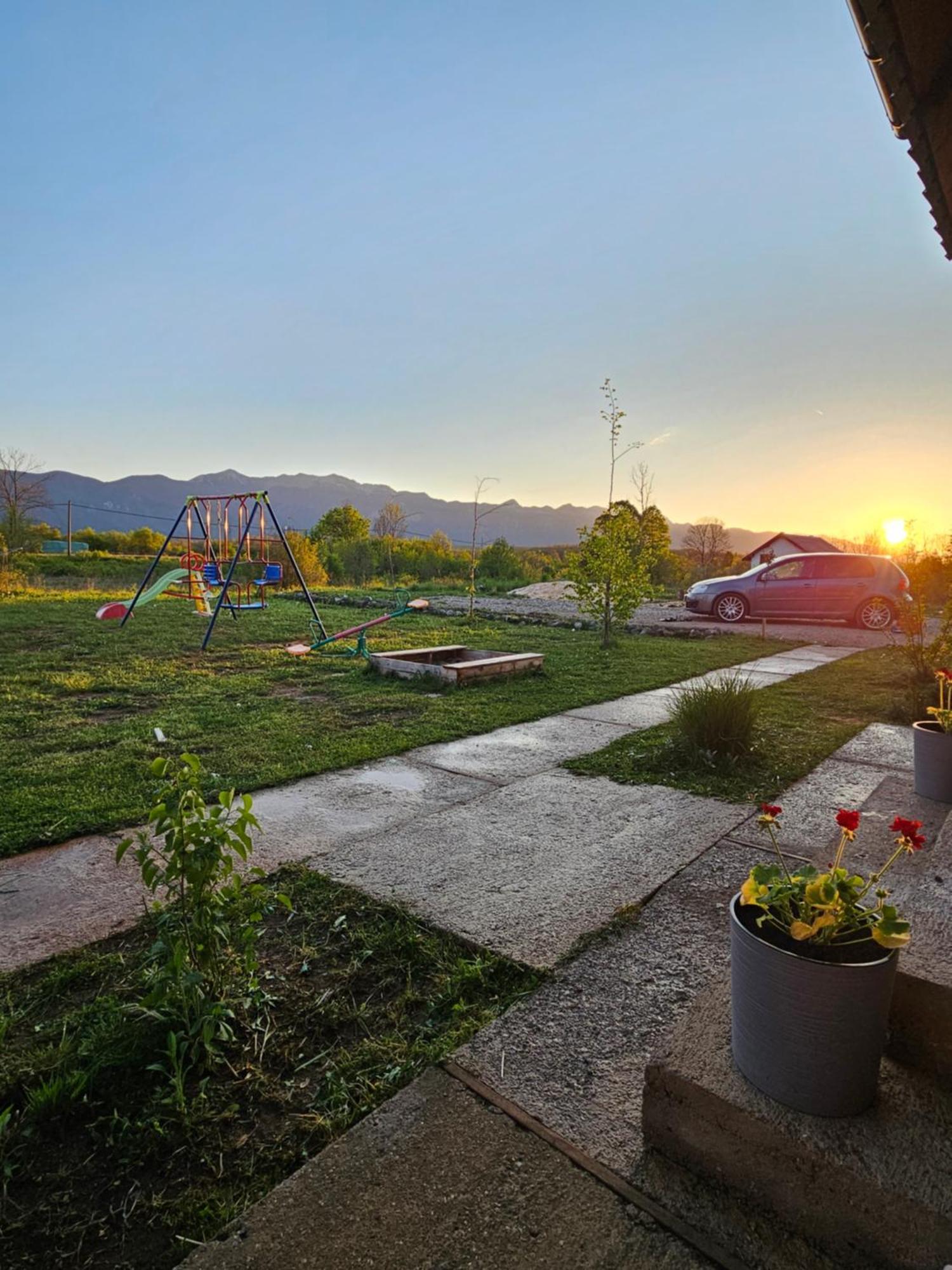 Lovinac  Ruralna Kuca Za Odmor Likaヴィラ エクステリア 写真