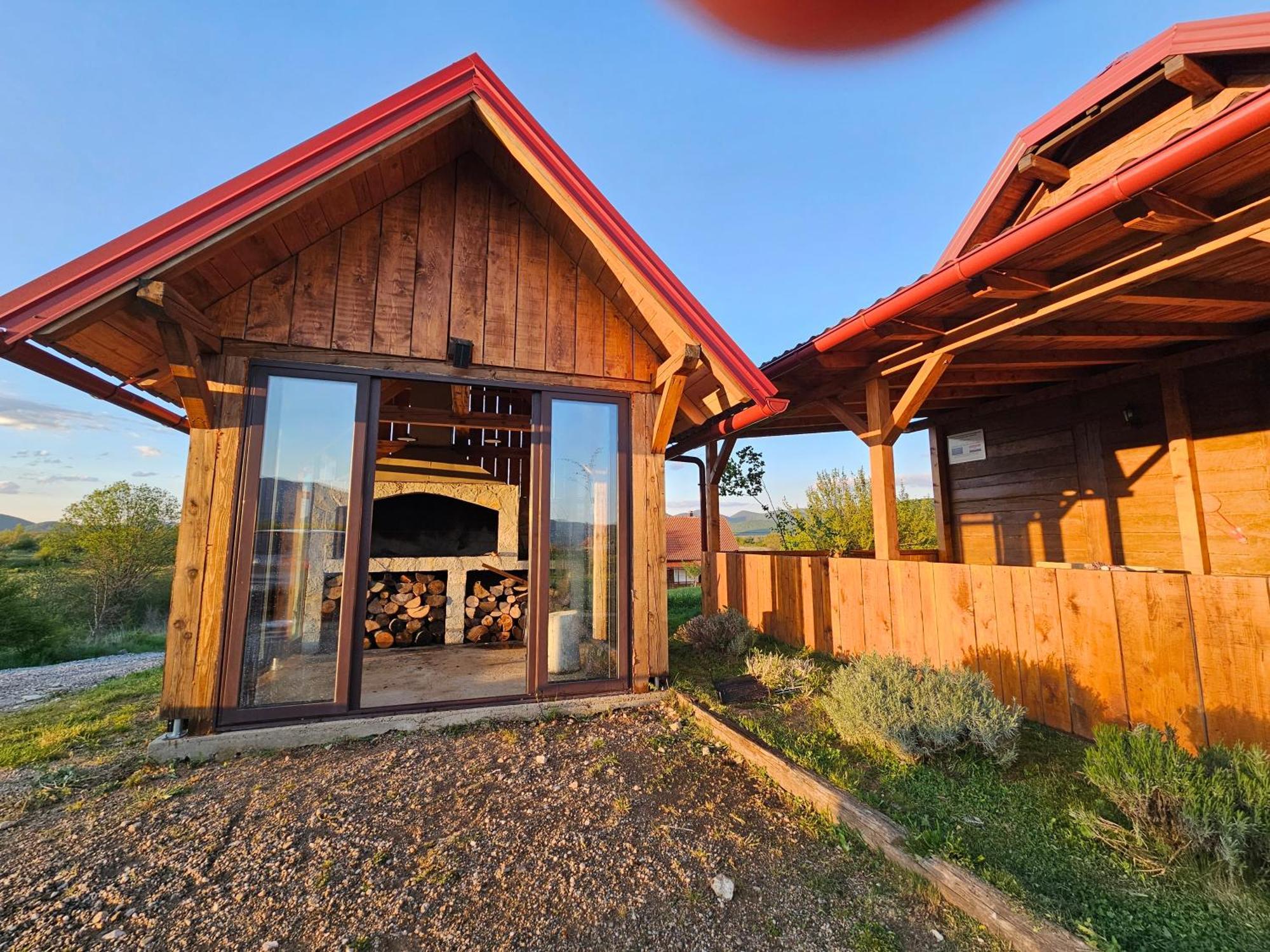 Lovinac  Ruralna Kuca Za Odmor Likaヴィラ エクステリア 写真