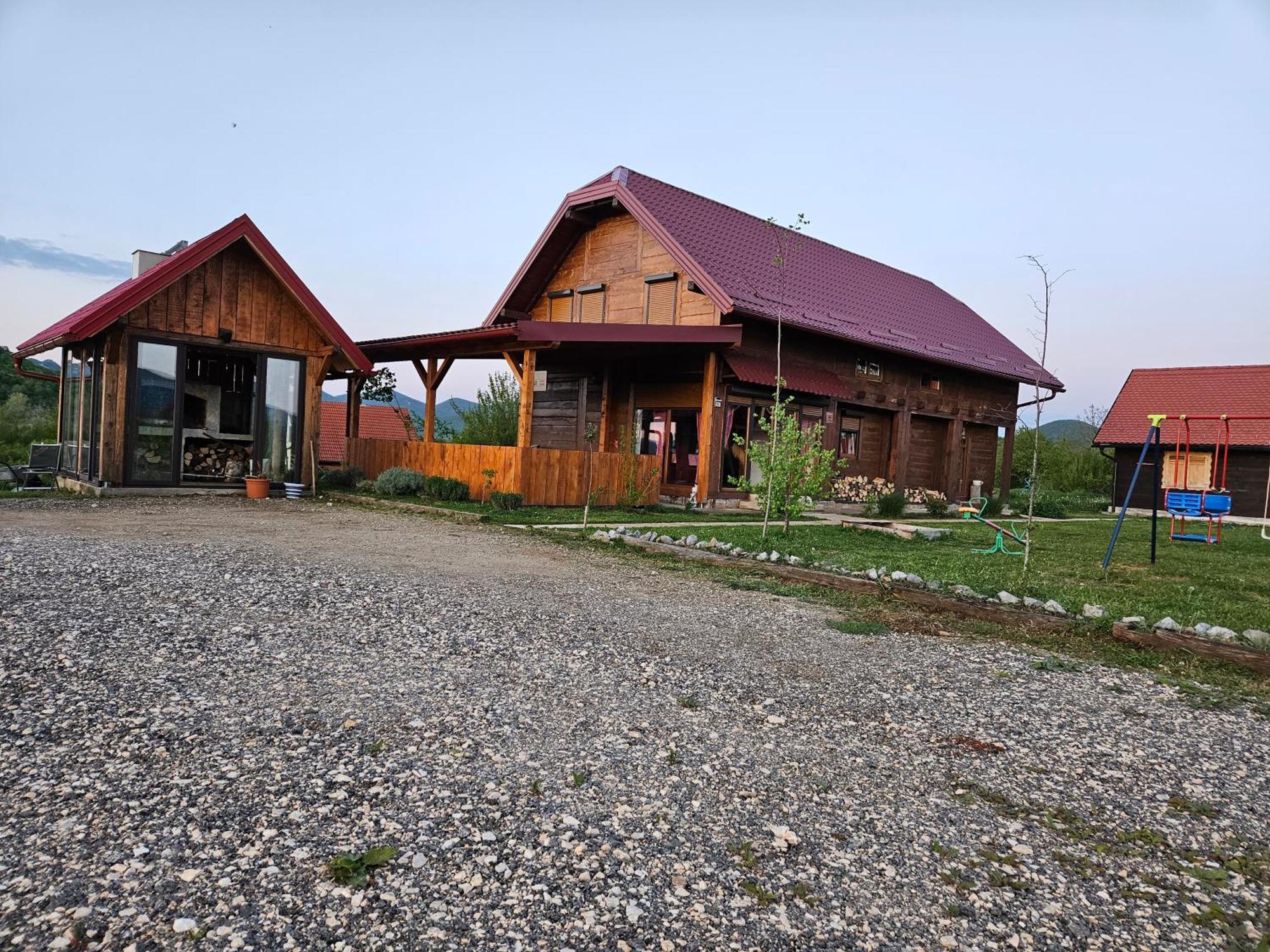 Lovinac  Ruralna Kuca Za Odmor Likaヴィラ エクステリア 写真