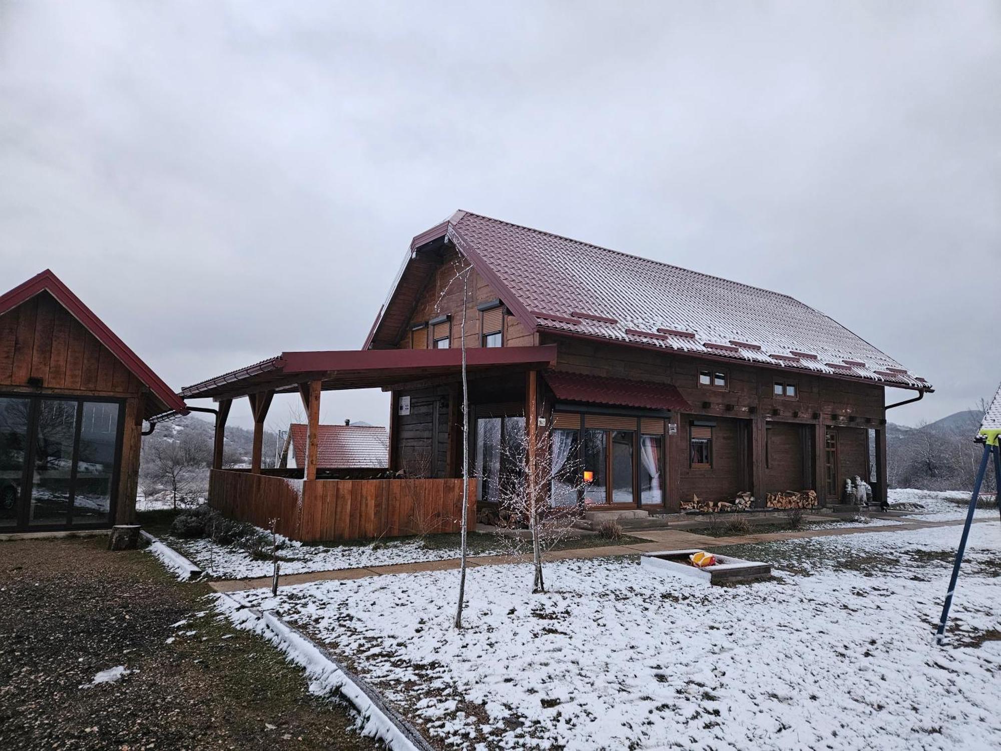 Lovinac  Ruralna Kuca Za Odmor Likaヴィラ エクステリア 写真