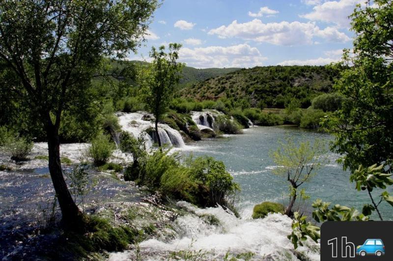 Lovinac  Ruralna Kuca Za Odmor Likaヴィラ エクステリア 写真