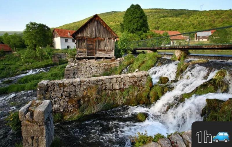 Lovinac  Ruralna Kuca Za Odmor Likaヴィラ エクステリア 写真