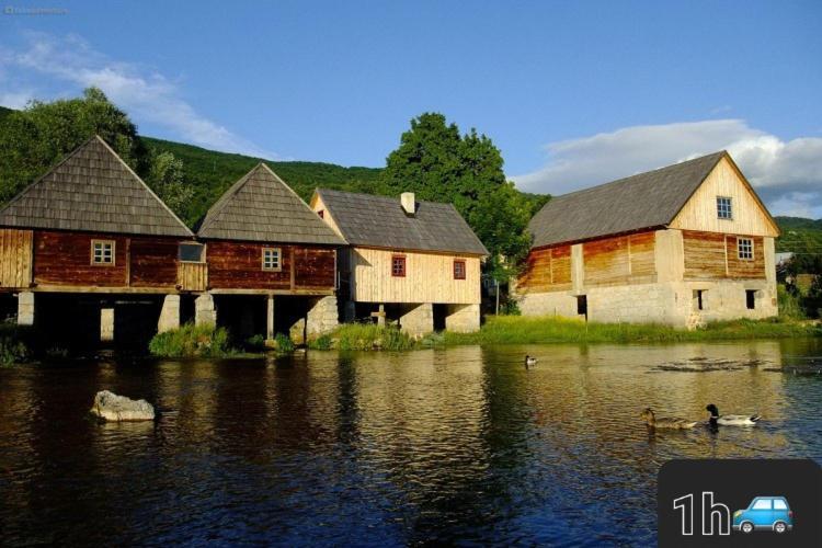 Lovinac  Ruralna Kuca Za Odmor Likaヴィラ エクステリア 写真